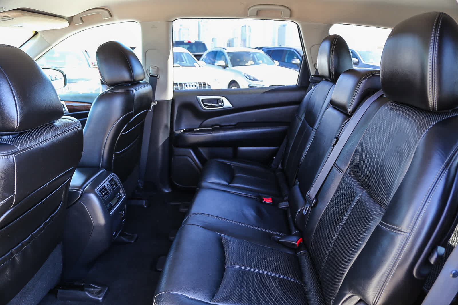 Used 2013 Nissan Pathfinder Platinum FWD image 17