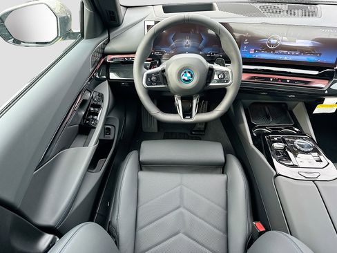 New 2026 BMW 550e xDrive w/ Executive Package image 16