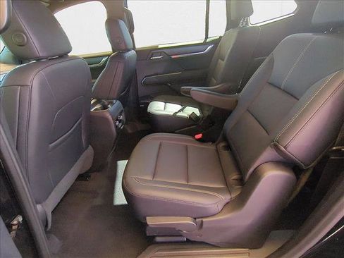 Used 2024 GMC Acadia Elevation image 18