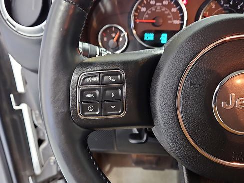 Used 2015 Jeep Wrangler Unlimited Sahara w/ Connectivity Group image 15