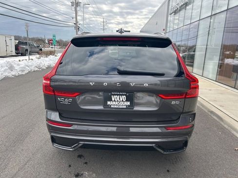 Certified 2025 Volvo XC60 B5 Plus image 4