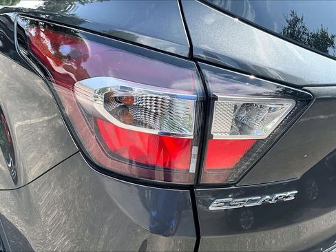 Used 2018 Ford Escape SE w/ SE Sport Appearance Package AWD/4WD image 29