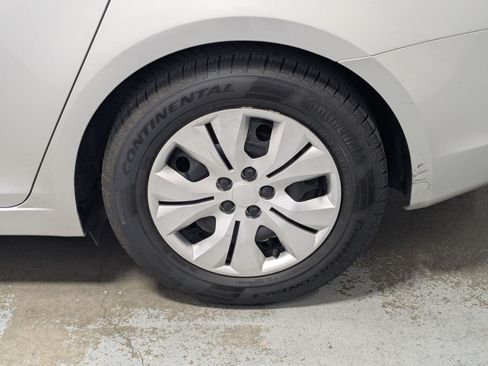 Used 2014 Chevrolet Cruze LS FWD image 23