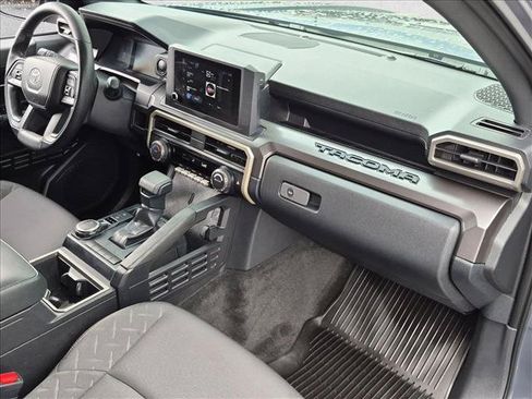 Used 2025 Toyota Tacoma SR5 AWD/4WD image 27