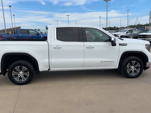 Used 2025 GMC Sierra 1500 SLT AWD/4WD image 2