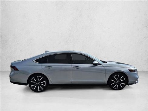 Used 2023 Honda Accord Touring image 4
