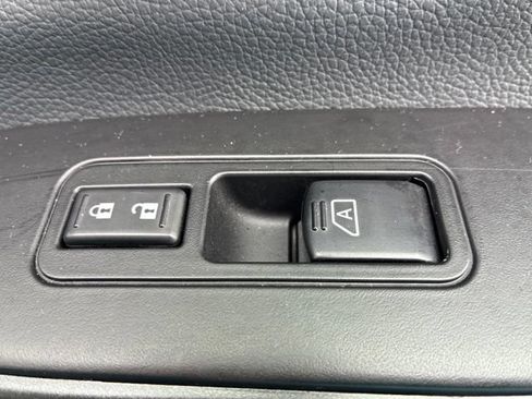 Used 2023 Nissan Titan PRO-4X w/ Pro-4x Convenience Package AWD/4WD image 28