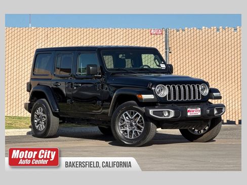 Used 2025 Jeep Wrangler Unlimited Sahara AWD/4WD image 1