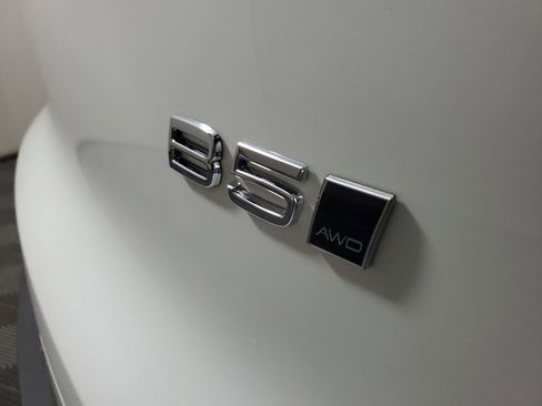 New 2026 Volvo XC40 B5 Plus w/ Protection Package Premier image 7