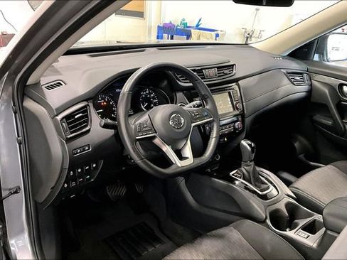 Used 2019 Nissan Rogue SV w/ Premium Package image 17