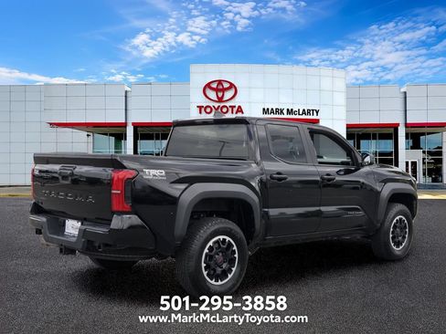 Used 2024 Toyota Tacoma TRD Off-Road AWD/4WD image 5