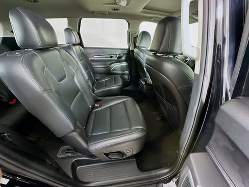 Used 2022 Kia Telluride S AWD/4WD image 9