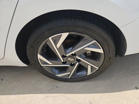 Used 2025 Hyundai Elantra SEL FWD image 25