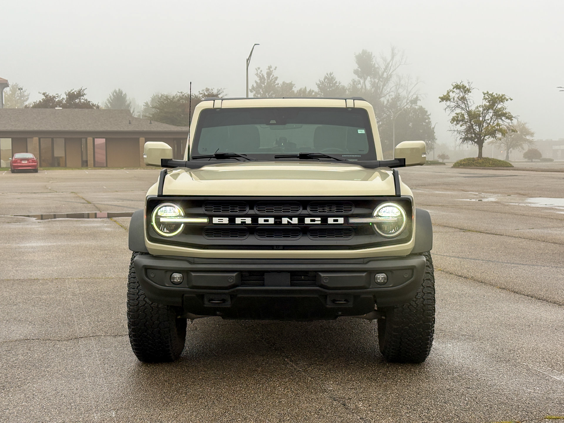 Used 2025 Ford Bronco Outer Banks w/ Sasquatch Package AWD/4WD image 3
