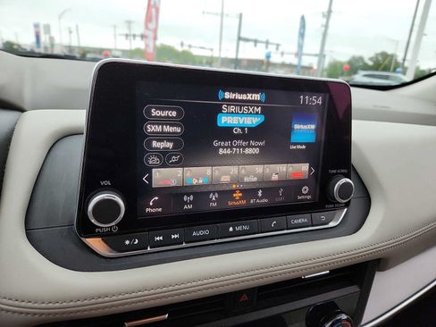Used 2025 Nissan Rogue SV AWD/4WD image 17