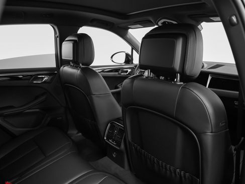 Certified 2025 Porsche Macan image 24