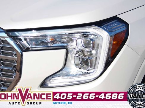 Used 2022 GMC Terrain Denali w/ Denali Premium Package image 4