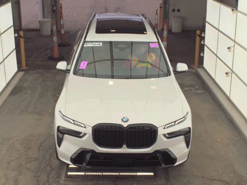 Used 2025 BMW X7 xDrive40i w/ M Sport Package image 8