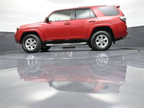 Used 2016 Toyota 4Runner SR5 AWD/4WD image 31