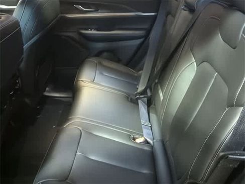 New 2025 Jeep Grand Cherokee Limited image 17