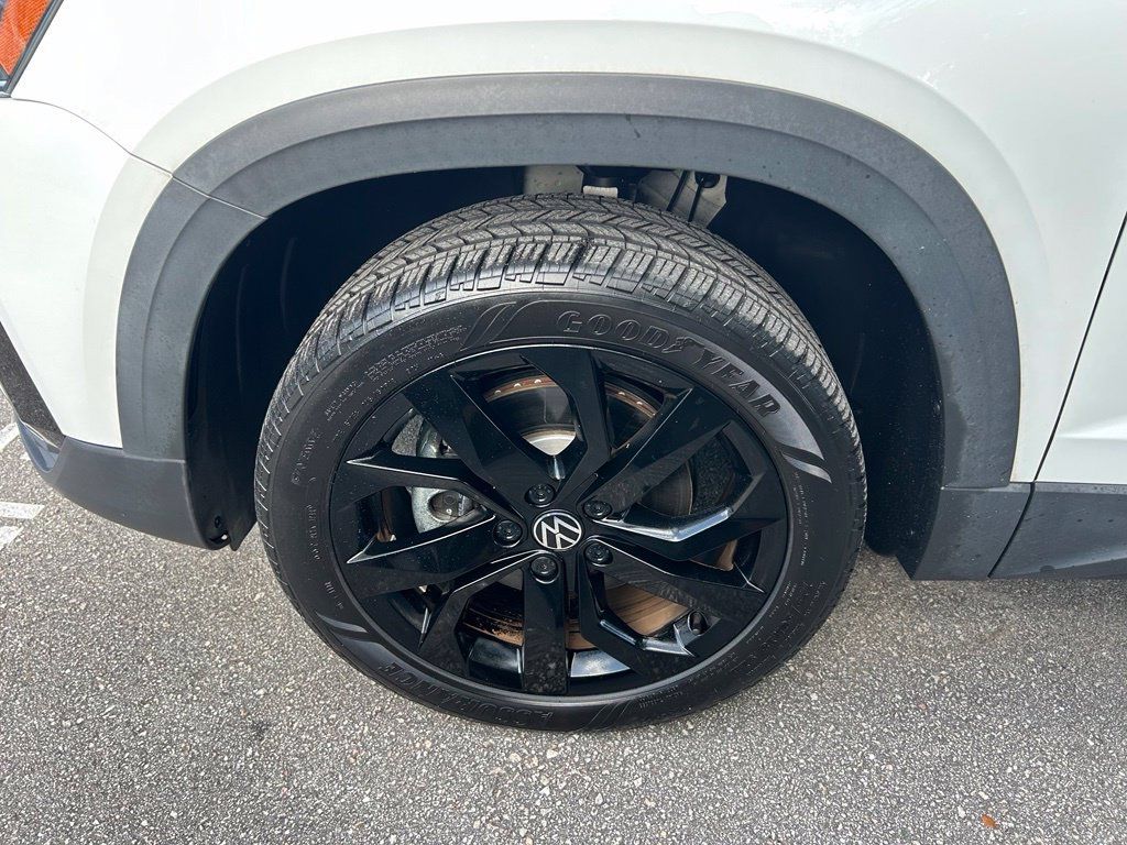 Used 2023 Volkswagen Taos SE w/ Black Wheel Package FWD image 54