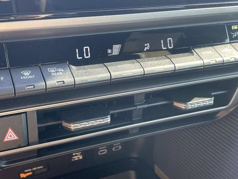 Used 2025 Toyota Camry SE FWD image 38
