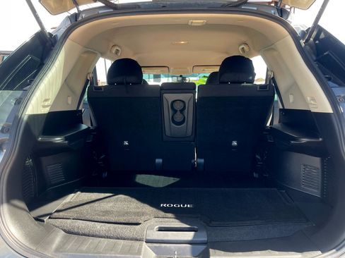 Used 2015 Nissan Rogue S image 16