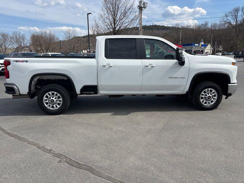 Used 2025 Chevrolet Silverado 2500 LT w/ Convenience Package AWD/4WD image 6