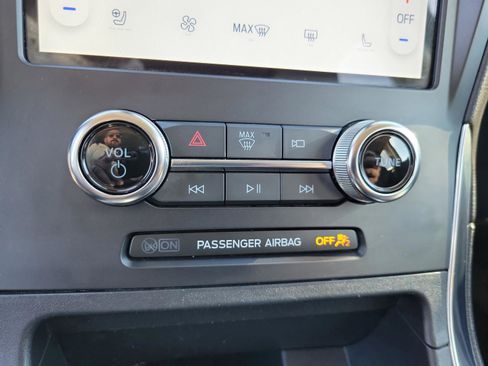 Used 2024 Ford Edge Titanium image 31