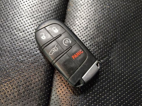 Used 2017 Jeep Grand Cherokee Limited w/ Luxury Group II image 32