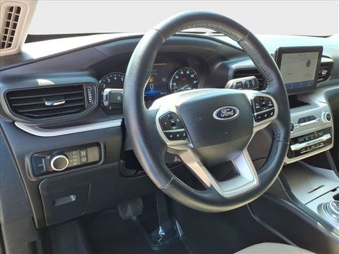 Used 2023 Ford Explorer XLT AWD/4WD image 20