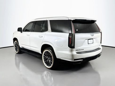 Used 2023 Cadillac Escalade Premium Luxury AWD/4WD image 5