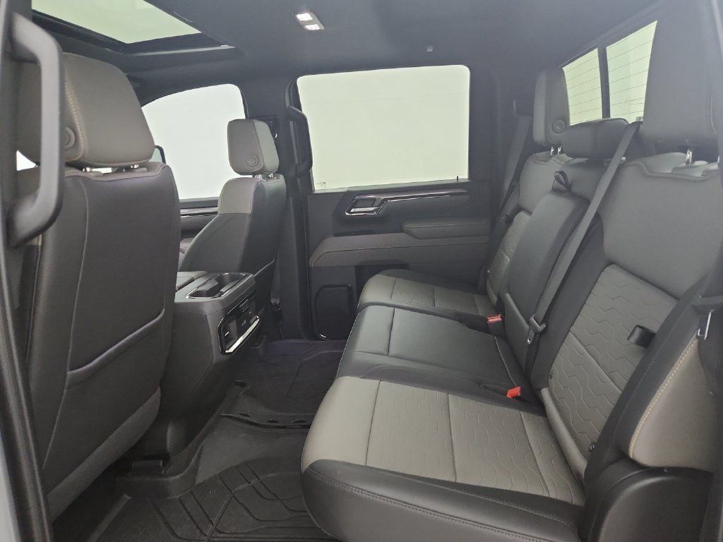 Used 2025 Chevrolet Silverado 2500 ZR2 w/ Technology Package AWD/4WD image 26