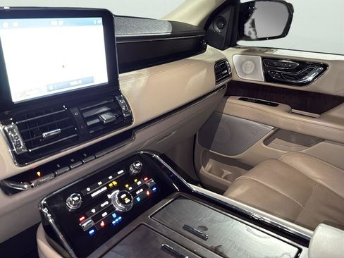 Used 2021 Lincoln Navigator Reserve w/ Luxury Package image 20