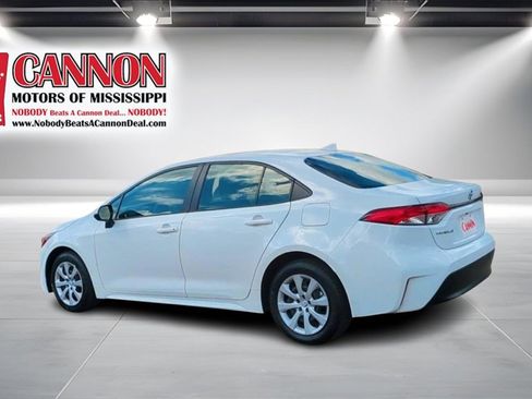 Used 2023 Toyota Corolla LE image 3