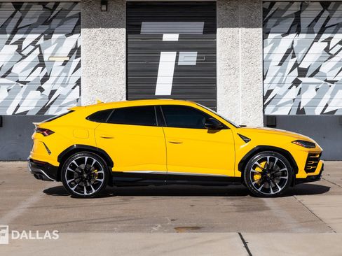Used 2019 Lamborghini Urus image 17