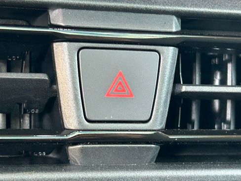 New 2026 Volkswagen Tiguan SE FWD image 31