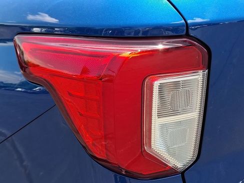 Used 2023 Ford Explorer XLT w/ Equipment Group 202A AWD/4WD image 10
