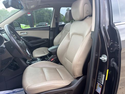 Used 2017 Hyundai Santa Fe FWD image 11