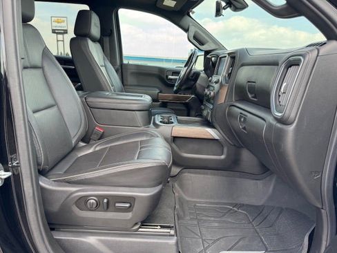 Used 2021 Chevrolet Silverado 1500 High Country w/ Technology Package image 24