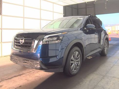 Certified 2025 Nissan Pathfinder SV w/ SV Premium Package FWD image 12