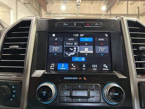 Used 2018 Ford F150 Lariat w/ Equipment Group 502A Luxury image 33