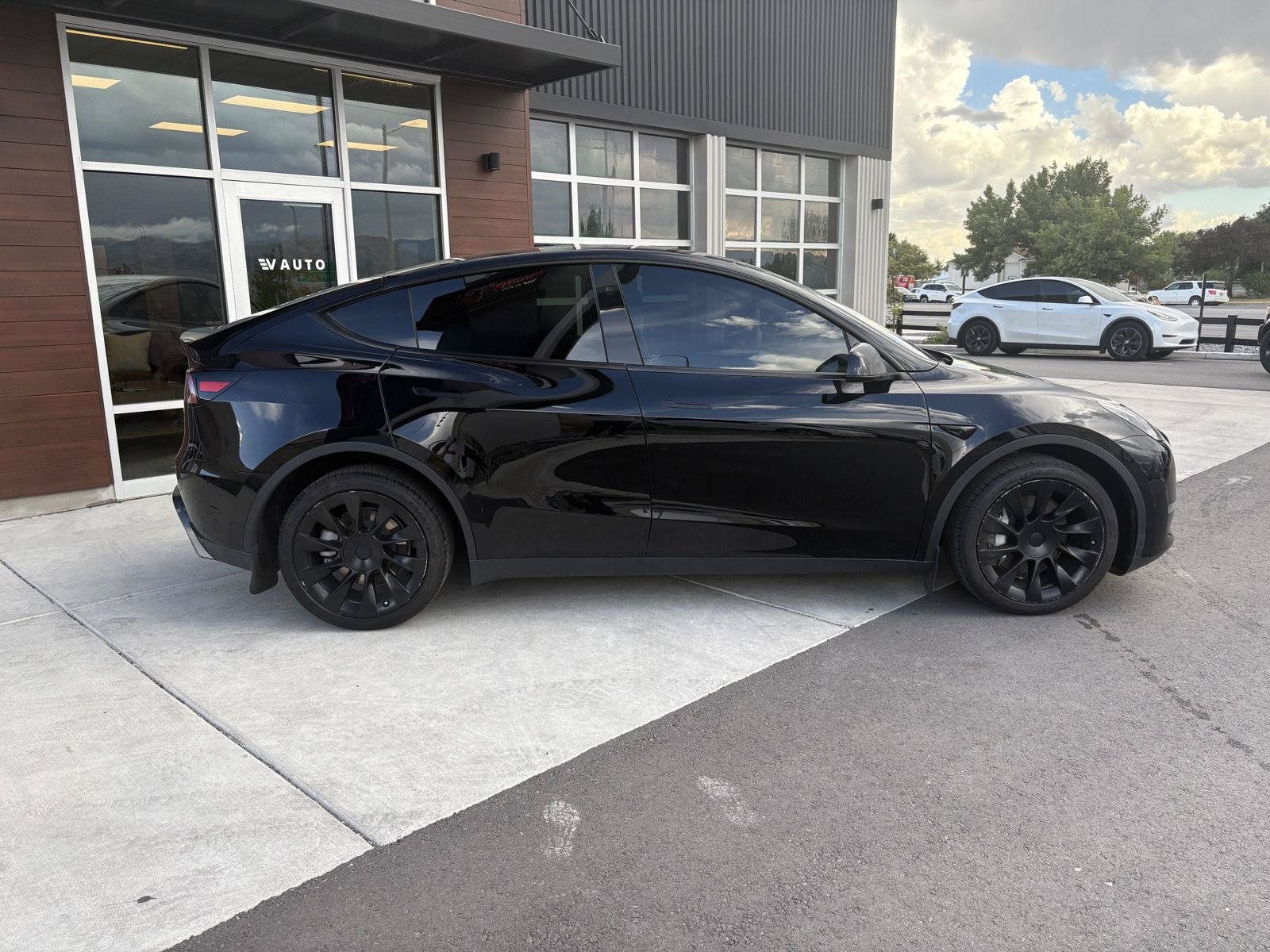 Used 2024 Tesla Model Y Long Range AWD/4WD image 9