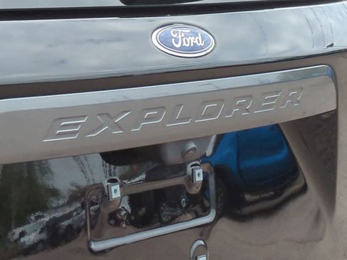 Used 2024 Ford Explorer XLT w/ Equipment Group 202A AWD/4WD image 13
