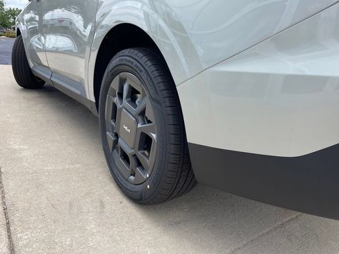 New 2026 Kia Carnival EX FWD image 18