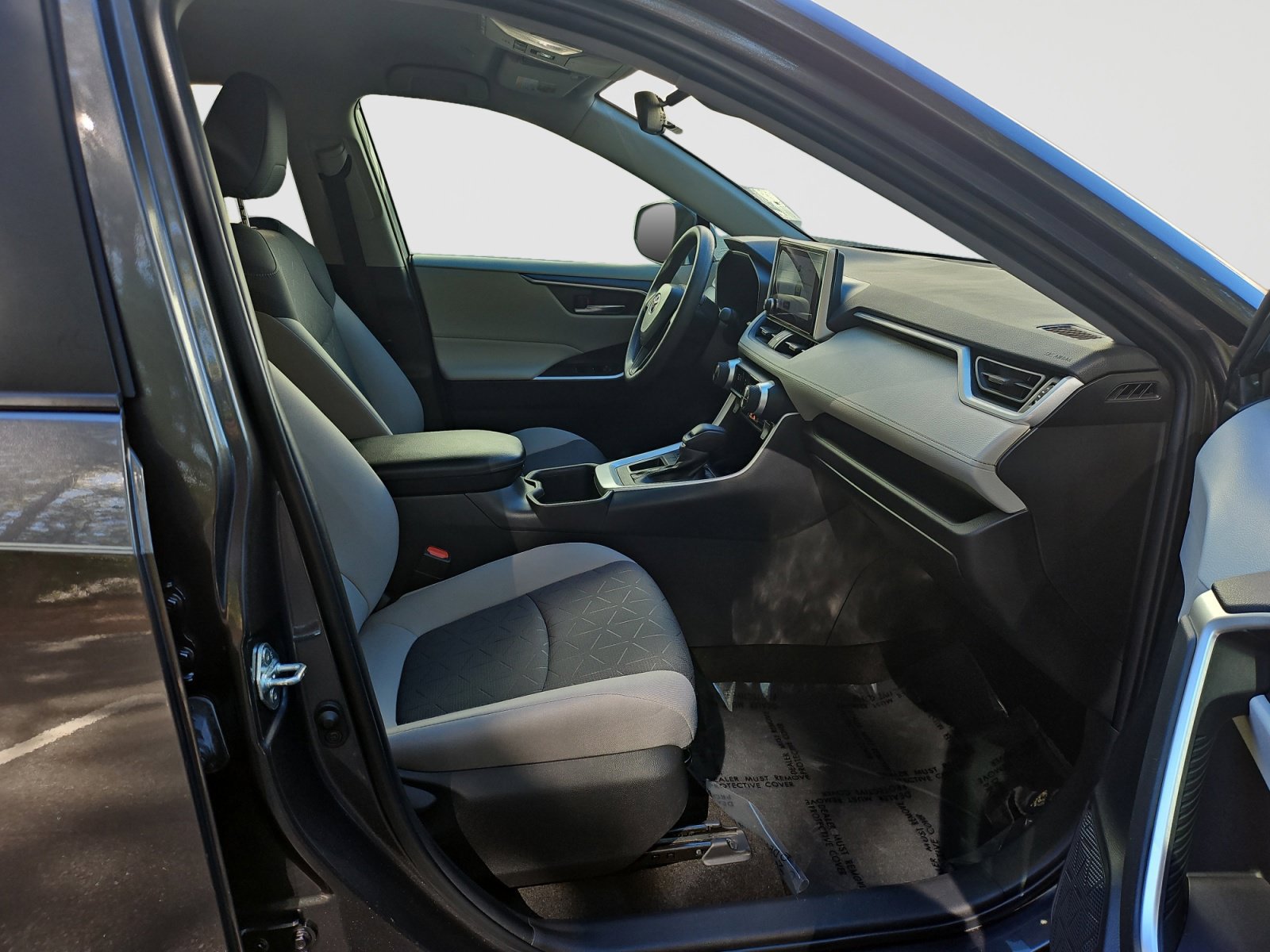 Used 2023 Toyota RAV4 XLE FWD image 17