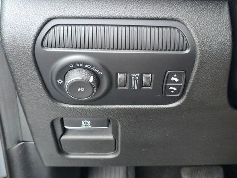 Used 2024 Jeep Wagoneer L Series II w/ Flexible Seating Group image 32