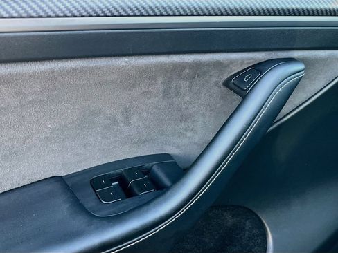 Used 2024 Tesla Model Y 2WD image 17