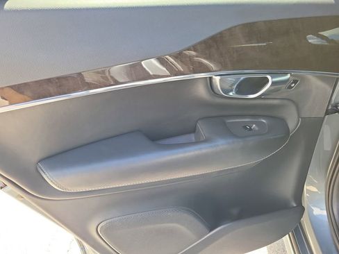 Used 2018 Volvo XC90 T5 Momentum w/ Convenience Package FWD image 17