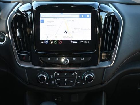 Used 2023 Chevrolet Traverse RS image 17